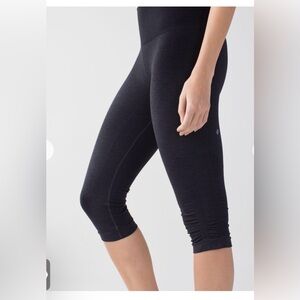 Lululemon Flow Crop 2 Cropped Leggings in Heathered Coal 4